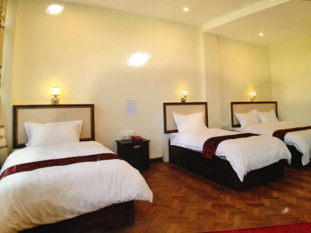 Hotel Myitkyina Room photo